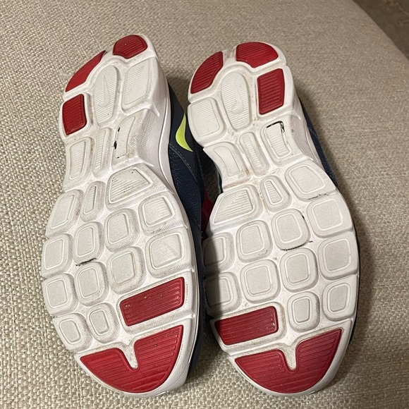 Women’s Nike Flex Experience RN. Size 9.5 - Picture 2 of 6